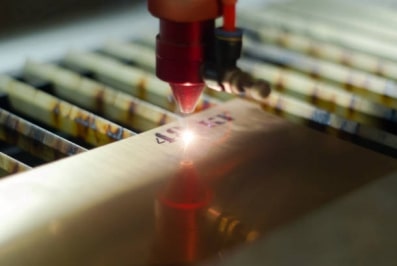 Laser Marking Pada Logam di Sektor Industri